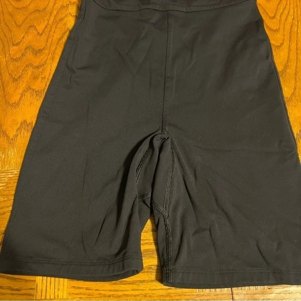 Aritzia Babaton Contour V-Neck Shorts Romper Sz S in Black Athletic